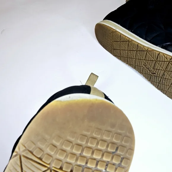 Teva ReEmber Mid Black Quilted  Ankle Boots - Picture 8 of 10